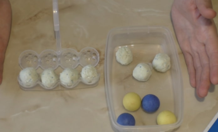 Как сделать шарики для унитаза своими руками?